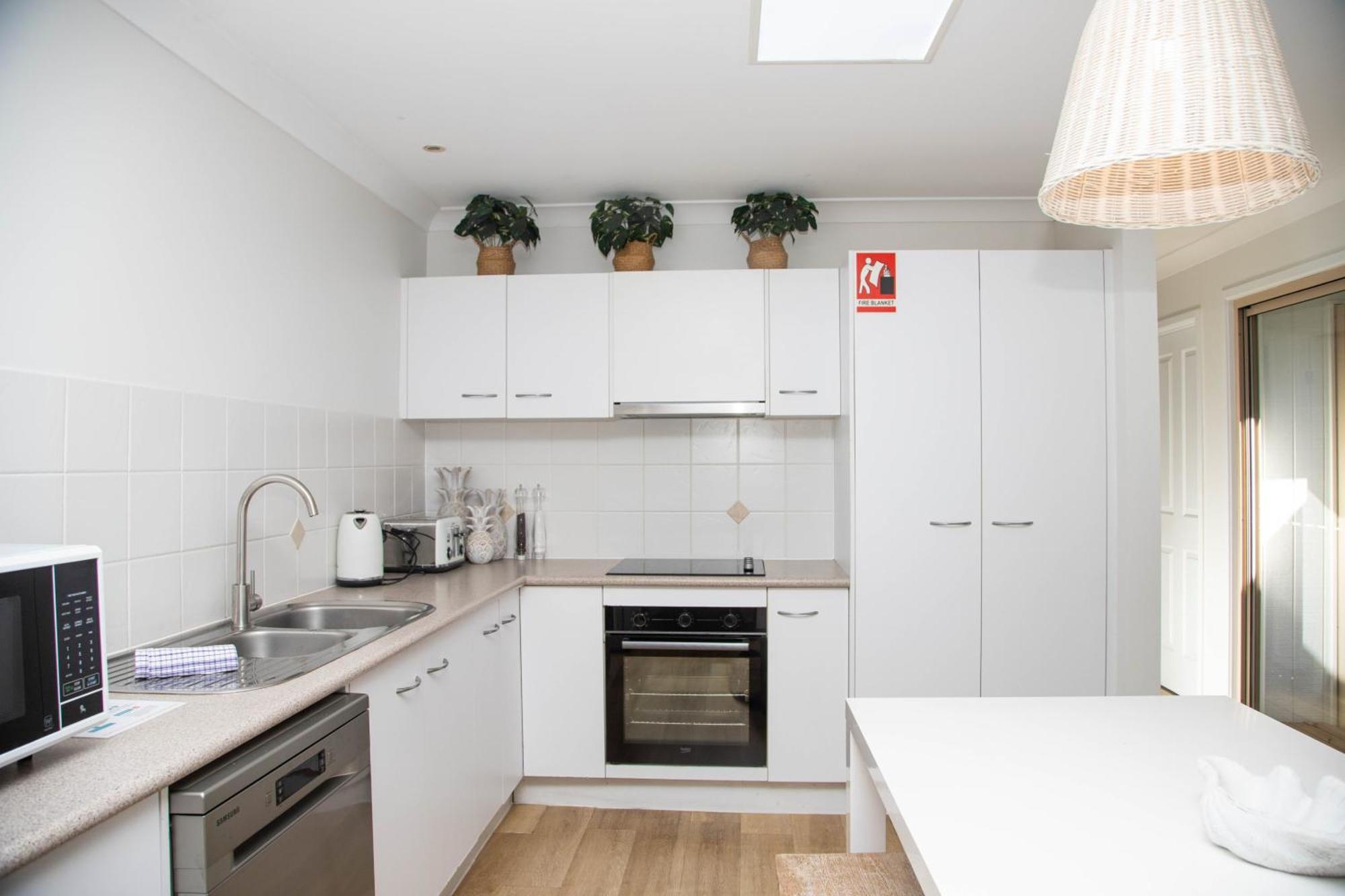 Byron Lakeside Holiday Apartments Byron Bay Dış mekan fotoğraf